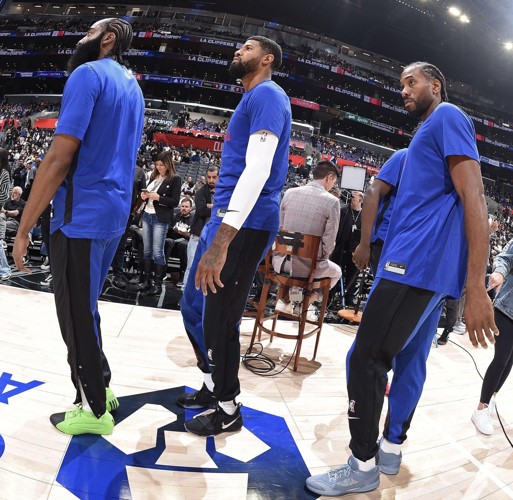 哈登迎来十赛季出色发挥，德国队观众热烈欢呼！比赛高潮迭起的简单介绍