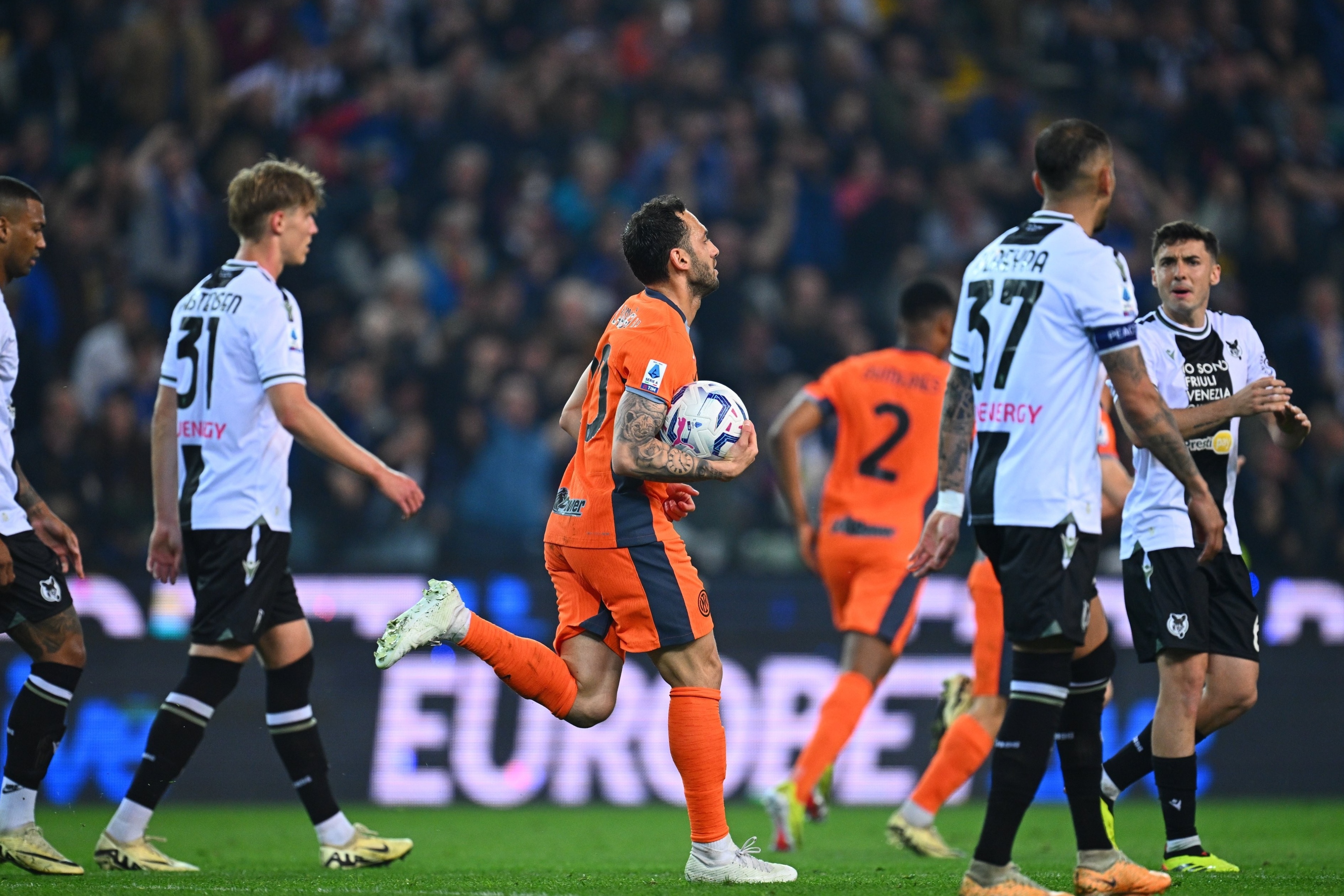 关于意甲今夜再迎强敌，多伦多猛龙外线爆发，主帅态度——质疑声仍在，纪律约束更严格的信息