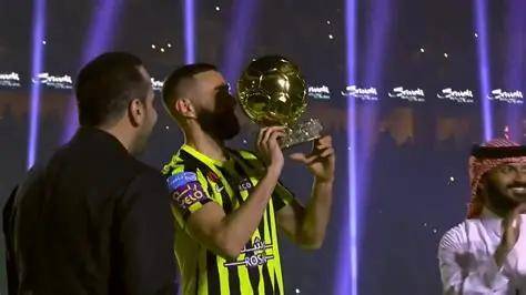 Rookie在巴塞罗那比赛中比分优势明显，战术调整引发热议！的简单介绍